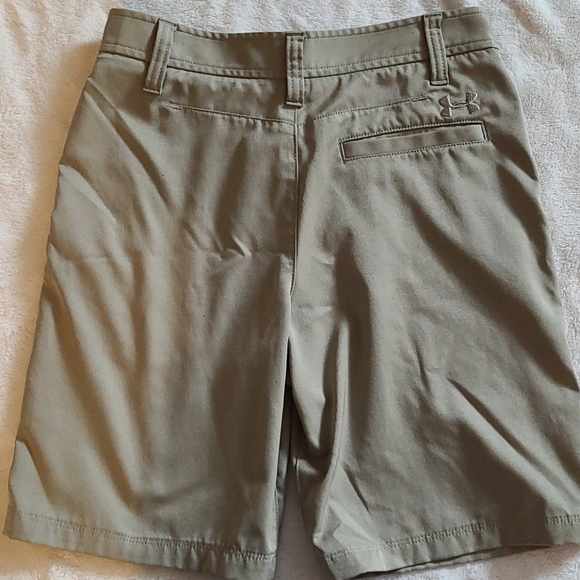 Under Armour Khaki Shorts Size 12 - Picture 5 of 6